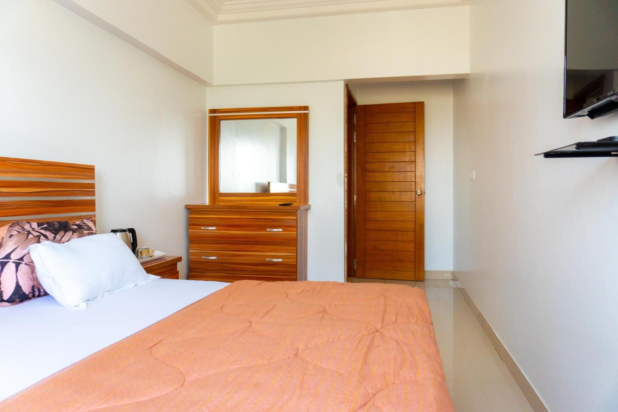 Chambres Meublees Avenue Cheikh Anta Diop Dakar Exterior foto