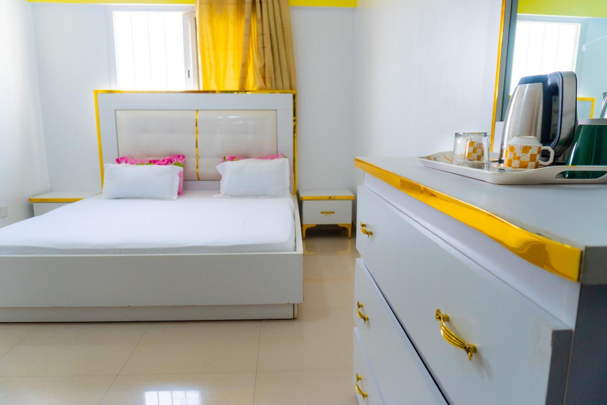 Chambres Meublees Avenue Cheikh Anta Diop Dakar Exterior foto